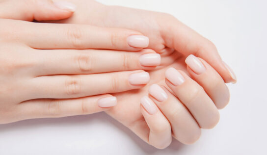Brüchige Fingernägel: Ursachen & Nagelpflege Tipps